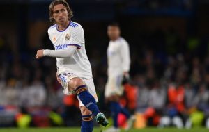Modric treo bóng xoáy hoàn hảo vào vòng cấm Cremonese